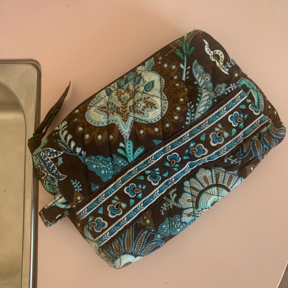 VERA BRADLEY MAKEUP BAG